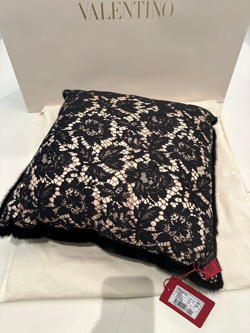 VALENTINO ミンクファークッション　ベビーレース