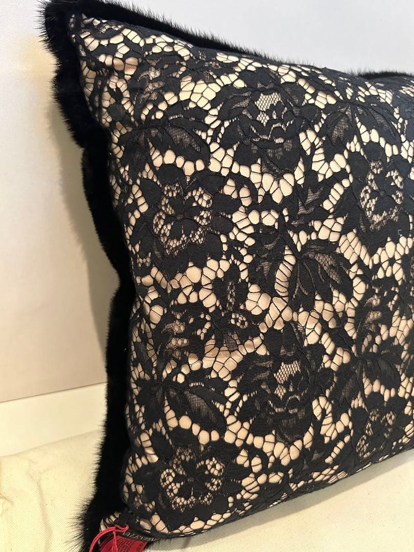 VALENTINO ミンクファークッション　ベビーレース