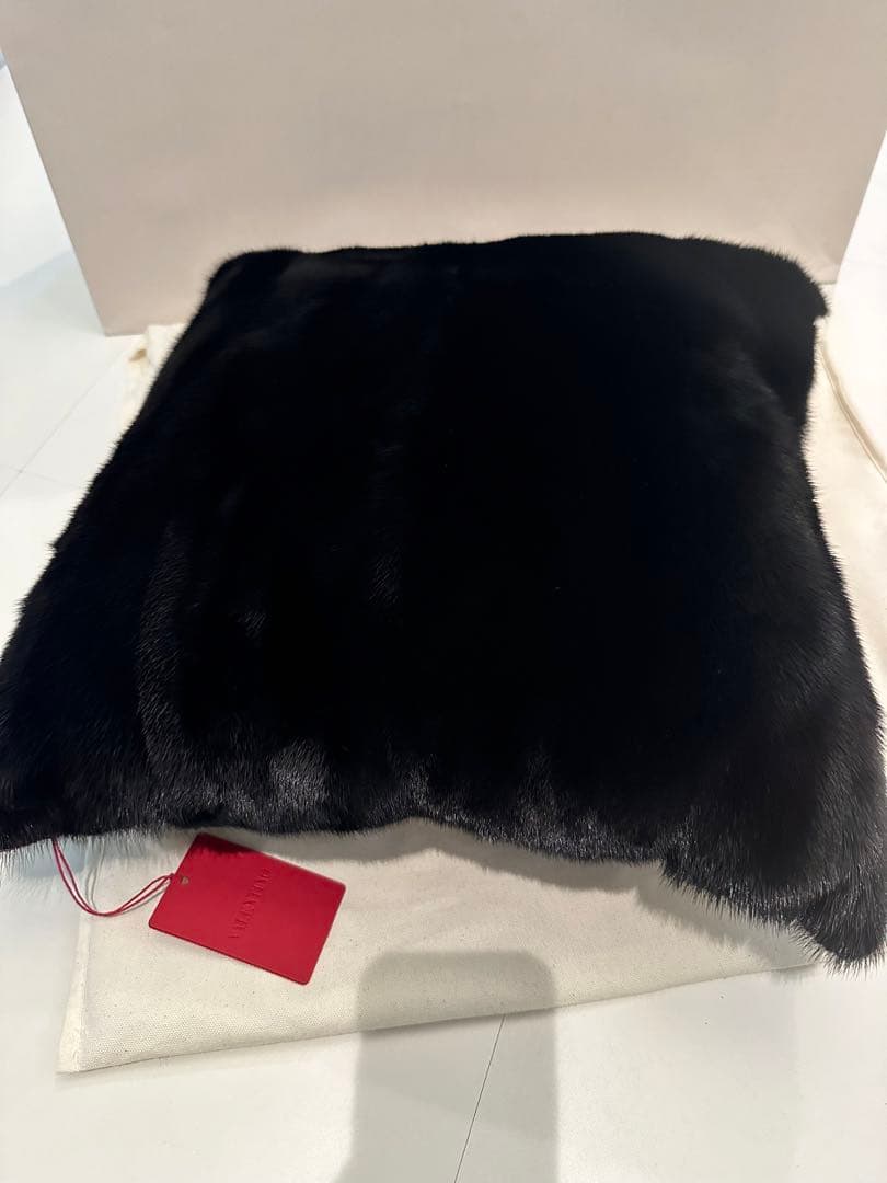 VALENTINO ミンクファークッション　ベビーレース