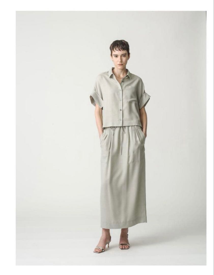 完売　ebureドライヴエラ　ショート丈シャツ