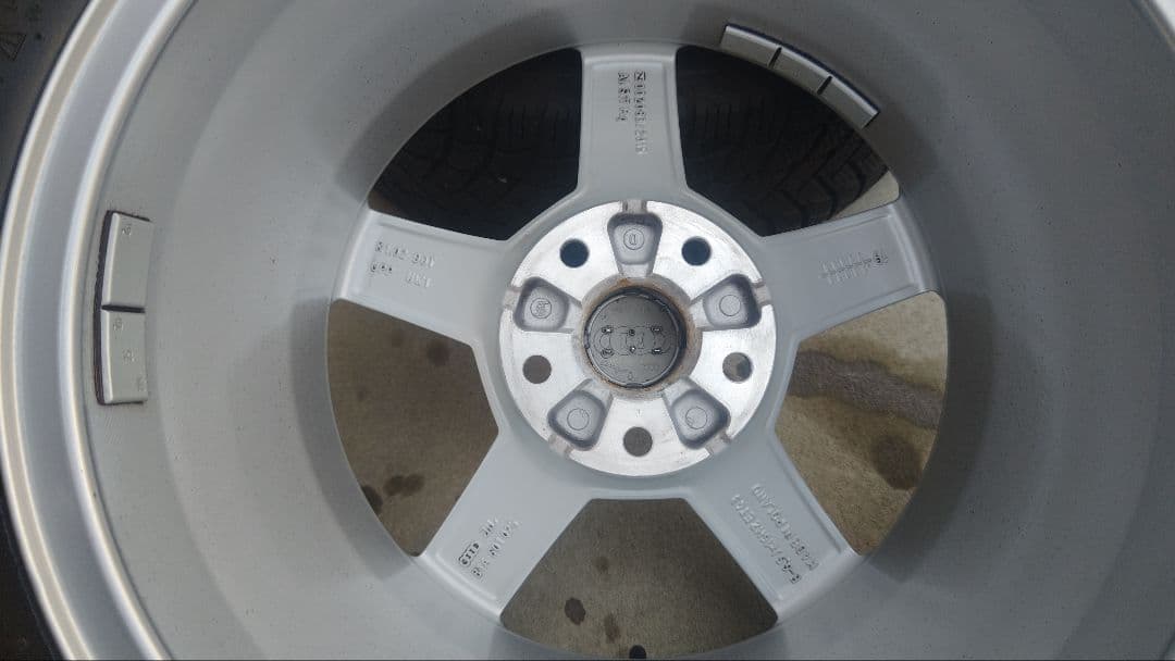 アウディQ2　純正アルミ スタッドレス8分山 16インチ