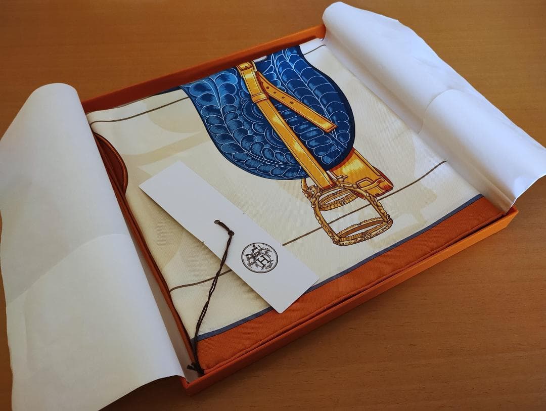 エルメス Hermes スカーフ カレ90 (すべては鞍の中に) 新品未使用品