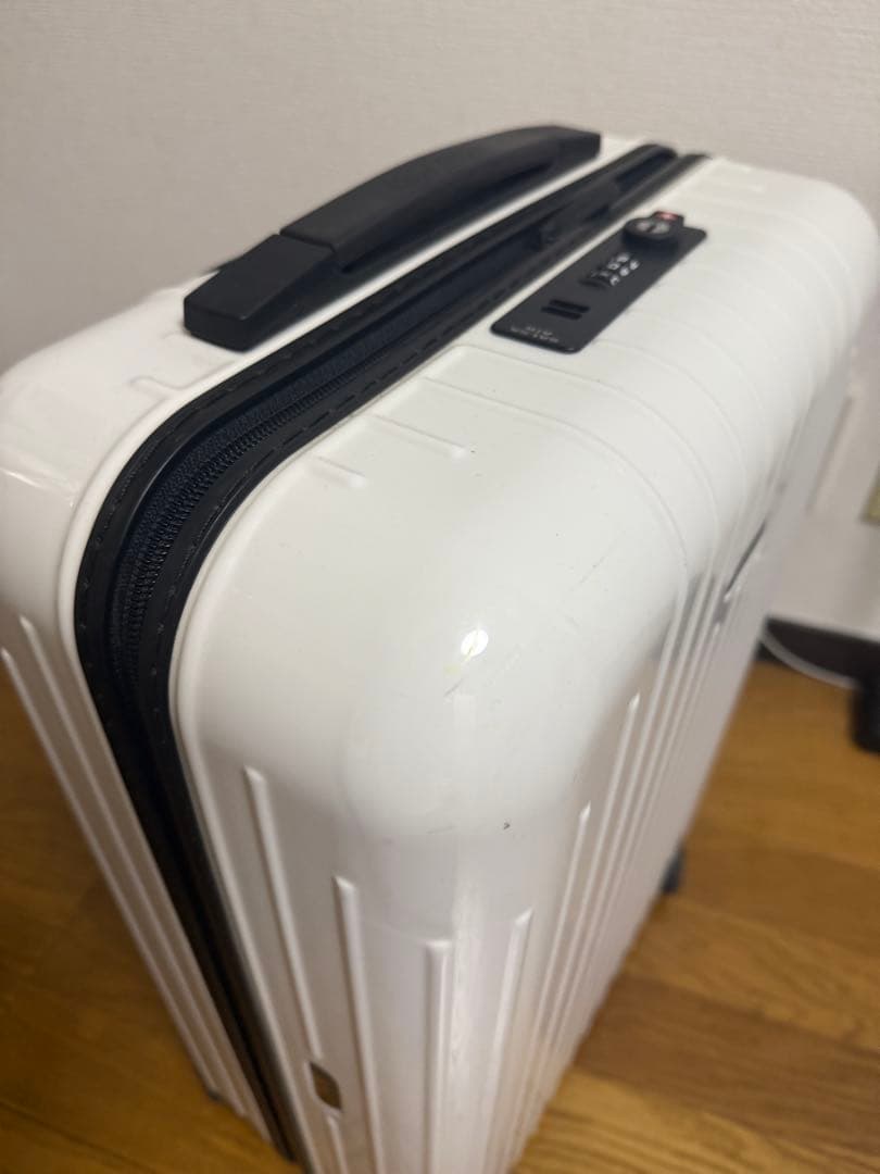 リモワ サルサエアー 32L 機内持ち込み 4輪　ホワイト　白