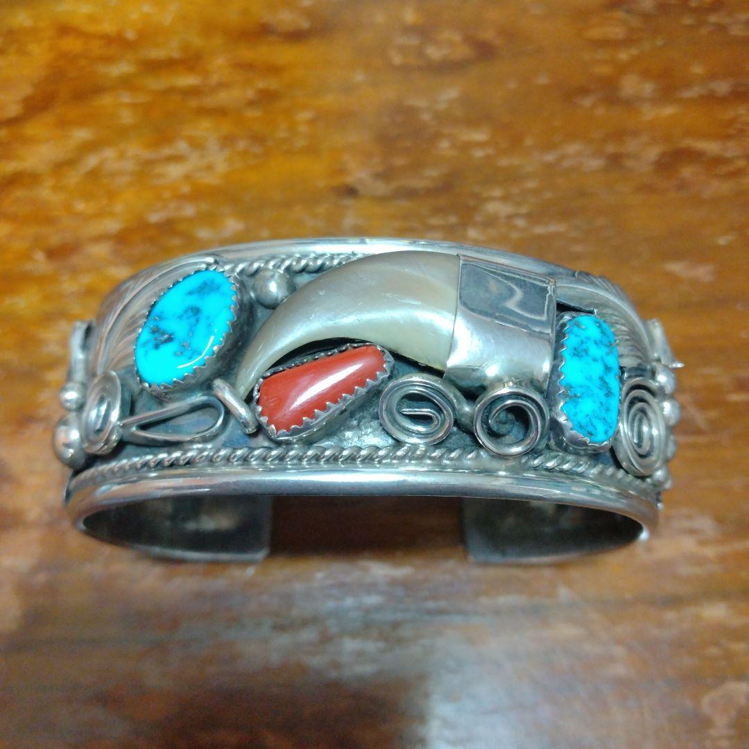 ナバホ『マイクトーマスJr 』作 ベアクロー ターコイズ 赤珊瑚 バングル