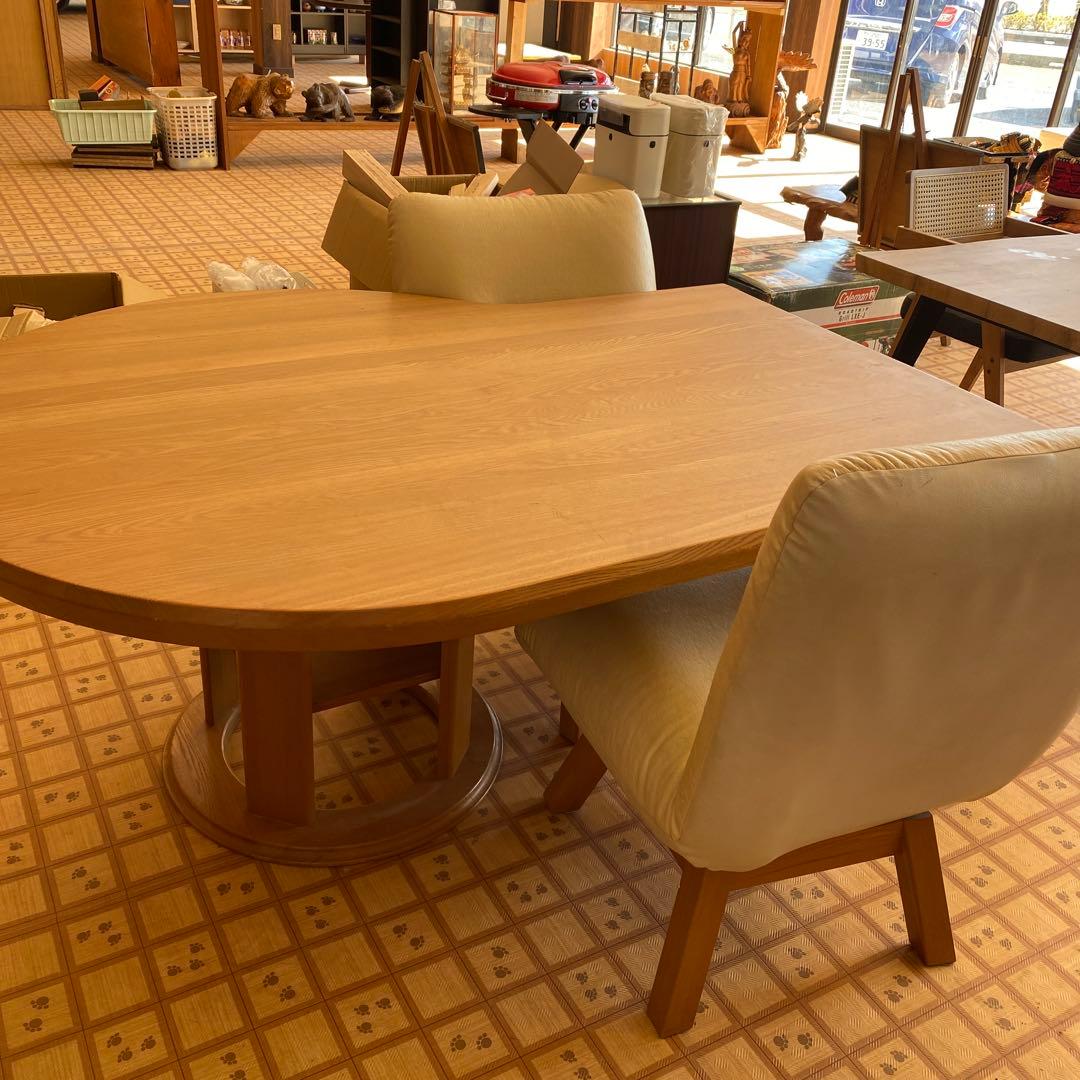 楕円形木製ダイニングテーブルと椅子セット