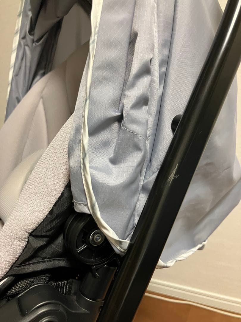 ゆ☆　Combi ベビーカー ライトグレー　スゴカル4キャスエアー