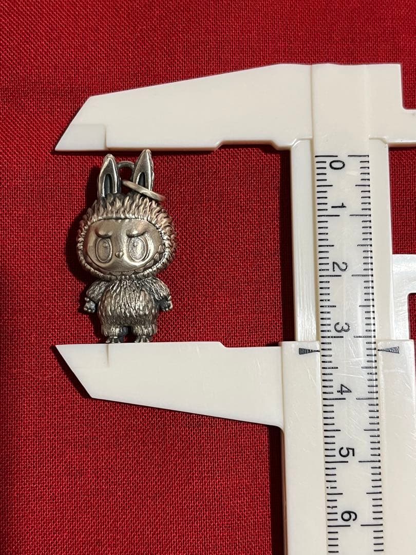 ラブブペンダントトップシルバー新品超希少‼️POPMARTゲーム•おもちゃ•グッズ