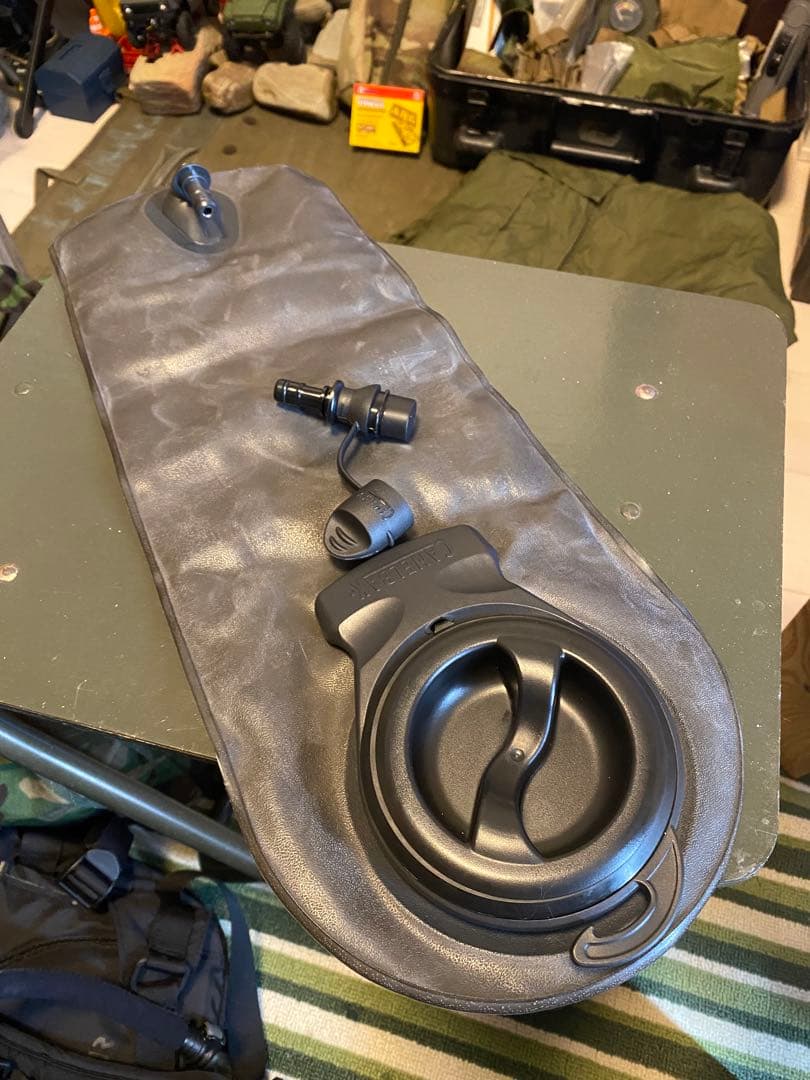 お*か様 米軍　 CAMELBAK ブラックバックパック ハイドレーション付き