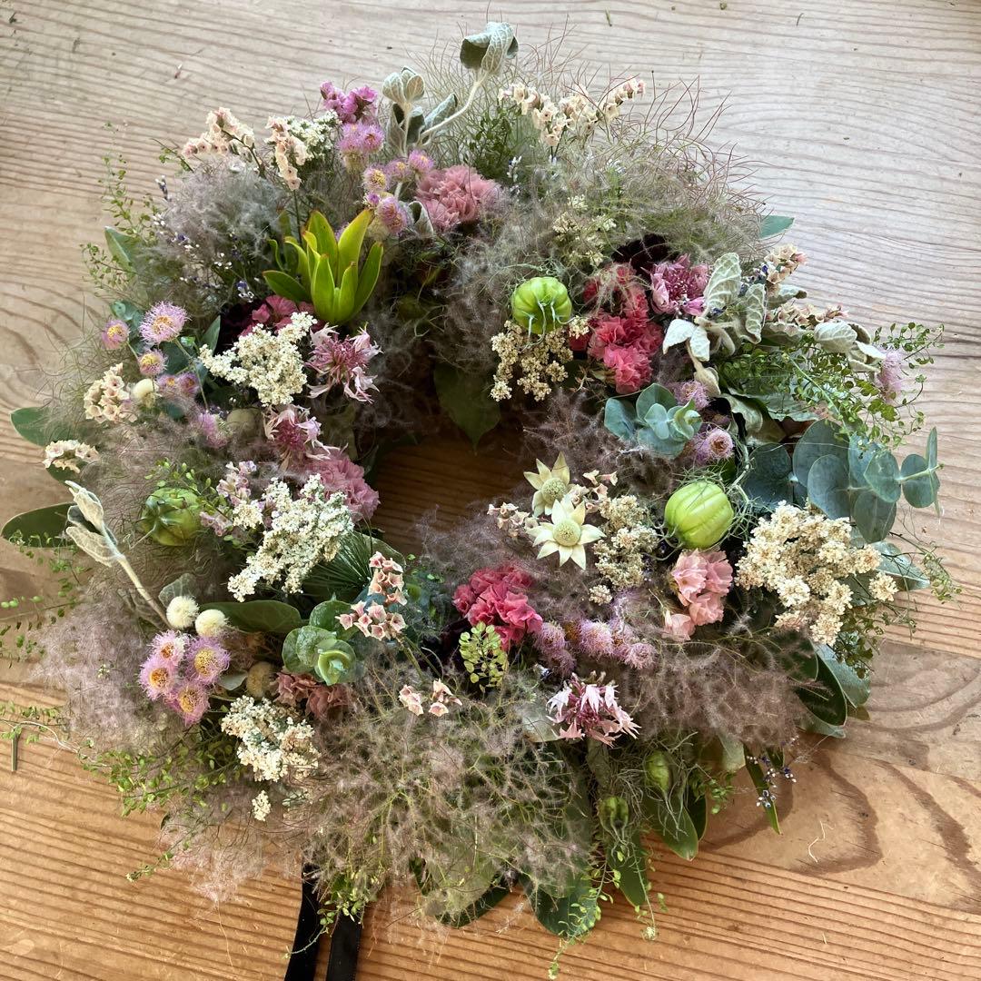 スモーキーピンクなスモークツリー のリース29㎝リューカデンドロン　スターチス