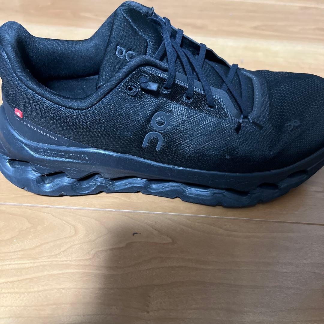 【美品！】ON ブラック ランニングシューズ　Cloudtilt