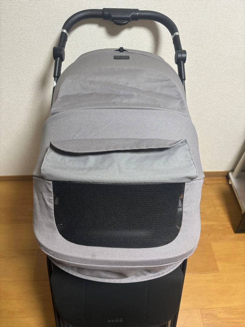 美品　説明書、保証書なし　ルーチェフリー AB グレー　アップリカ