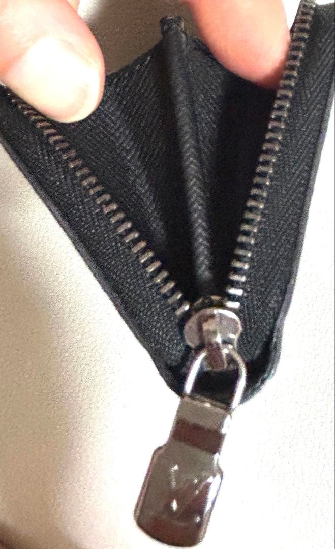 天*吏様 ルイヴィトン モノグラムエクリプス ジッピーパース ヴェルティカ