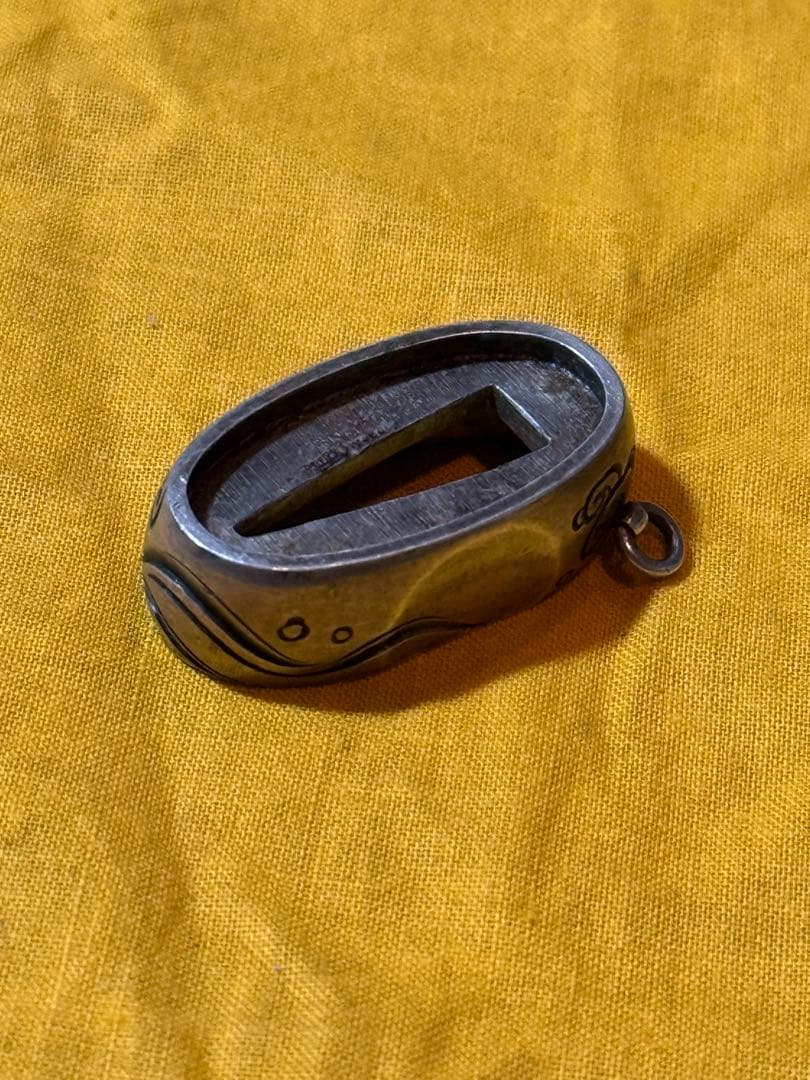 縁金具加工品アクセサリ　銀製？　波図