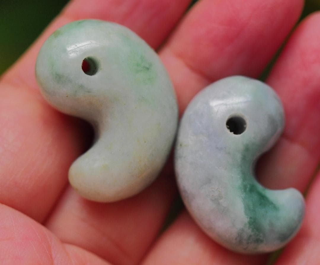 糸魚川翡翠　勾玉　和装小物　根付　鑑賞　お守り　天然無処理ヒスイ