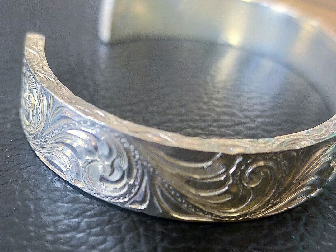 銀　シルバー　925　ブレスレット　ハワイアン　バングル　DEOSCAR　重厚感