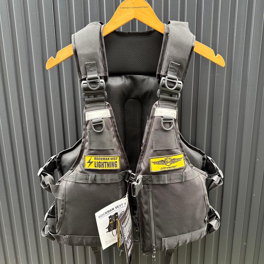 ウェア MC works' ROCKMAN VEST 4