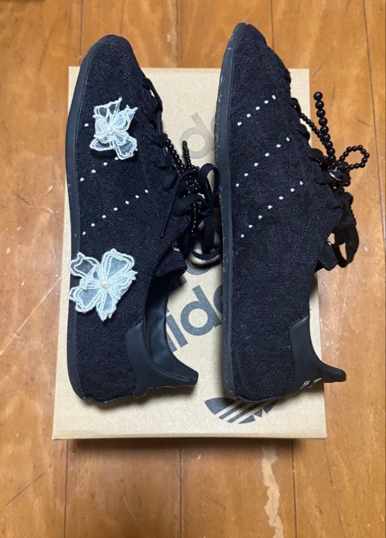 adidas スタンスミス atmos 花刺繍 バルーンリボン付き 黒