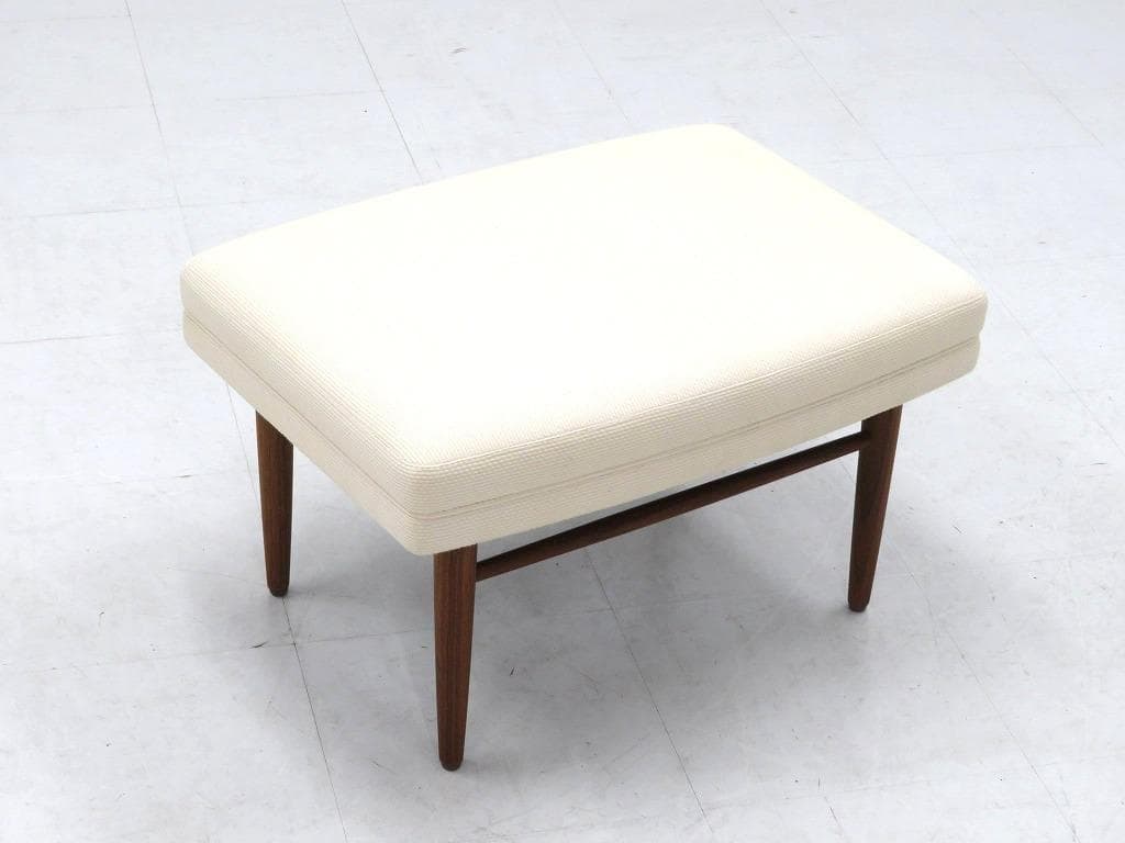 展示品　アクタス　ウォールナット　デンマーク　無垢材　スツール　オットマン　北欧