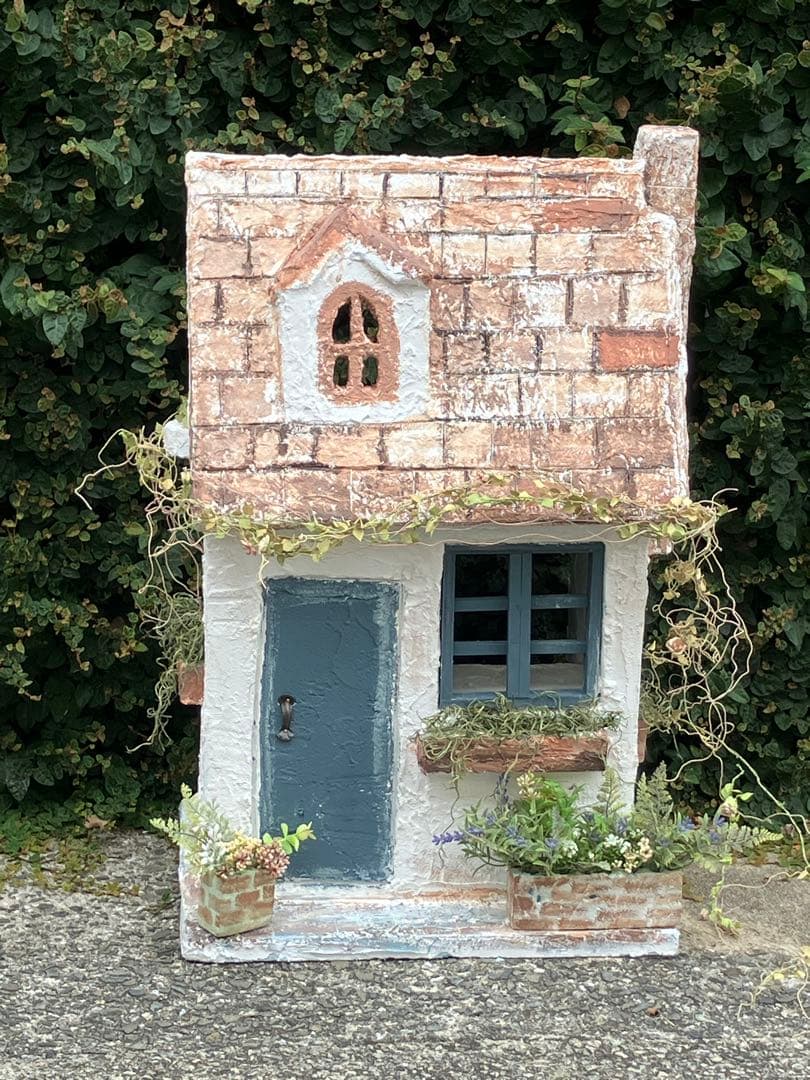 モルタルミニチュアガーデンハウス ブルーの窓と扉のお家 カントリードールハウス