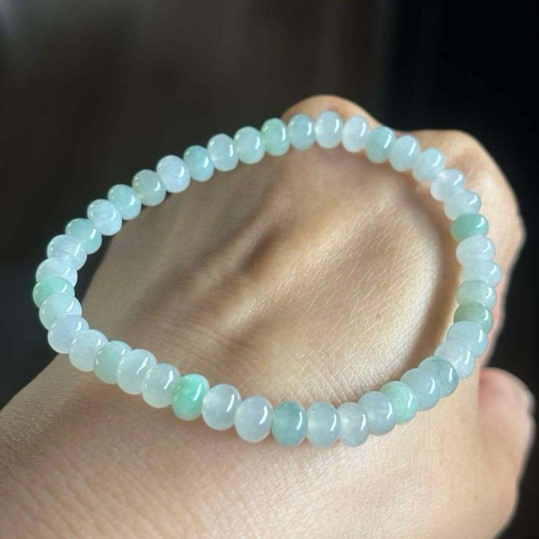 ミャンマー産 天然本翡翠 A貨　氷種 清楚系 淡色ブレスレット
