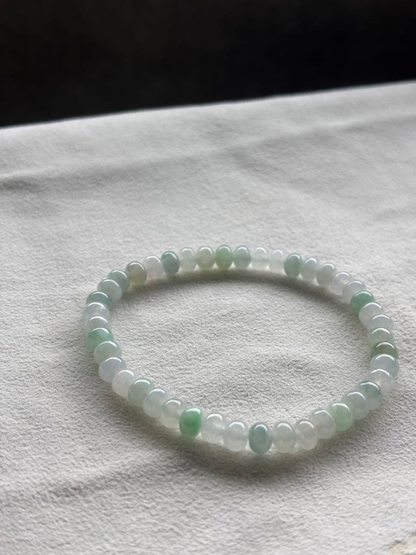 ミャンマー産 天然本翡翠 A貨　氷種 清楚系 淡色ブレスレット