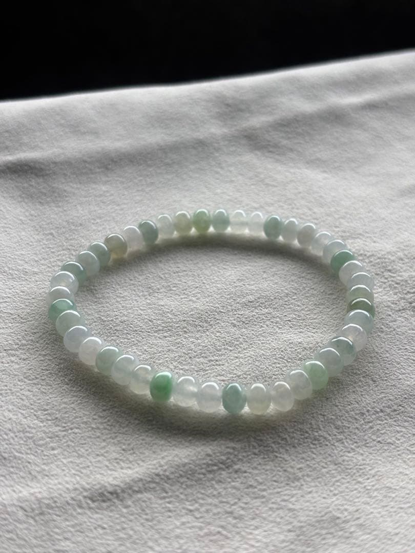 ミャンマー産 天然本翡翠 A貨　氷種 清楚系 淡色ブレスレット