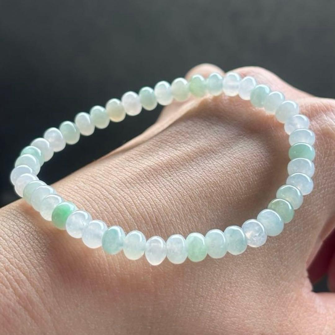 ミャンマー産 天然本翡翠 A貨　氷種 清楚系 淡色ブレスレット
