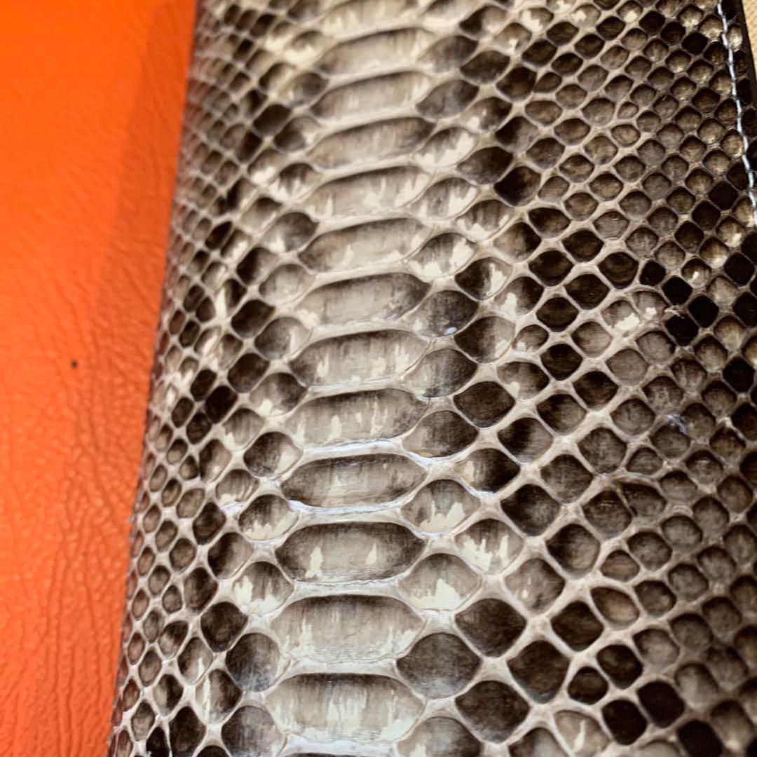 本物のパイソンレザー 長財布