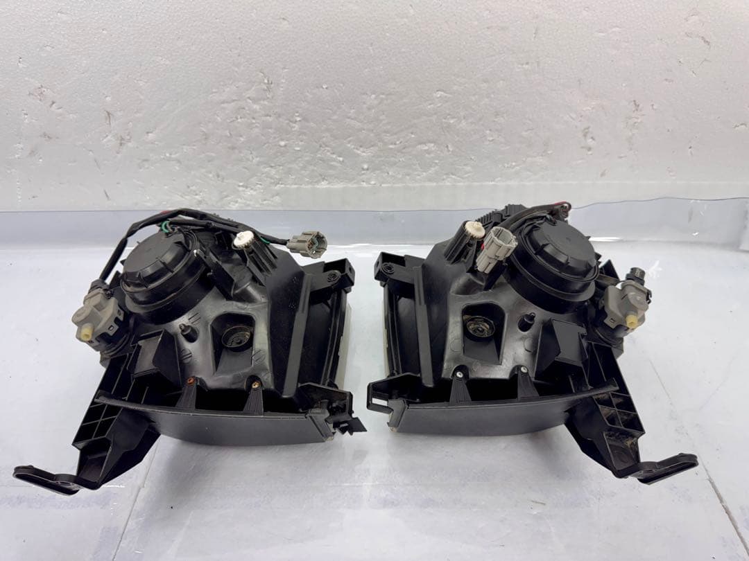 日産 キューブ キュービック ヘッドライト 右左