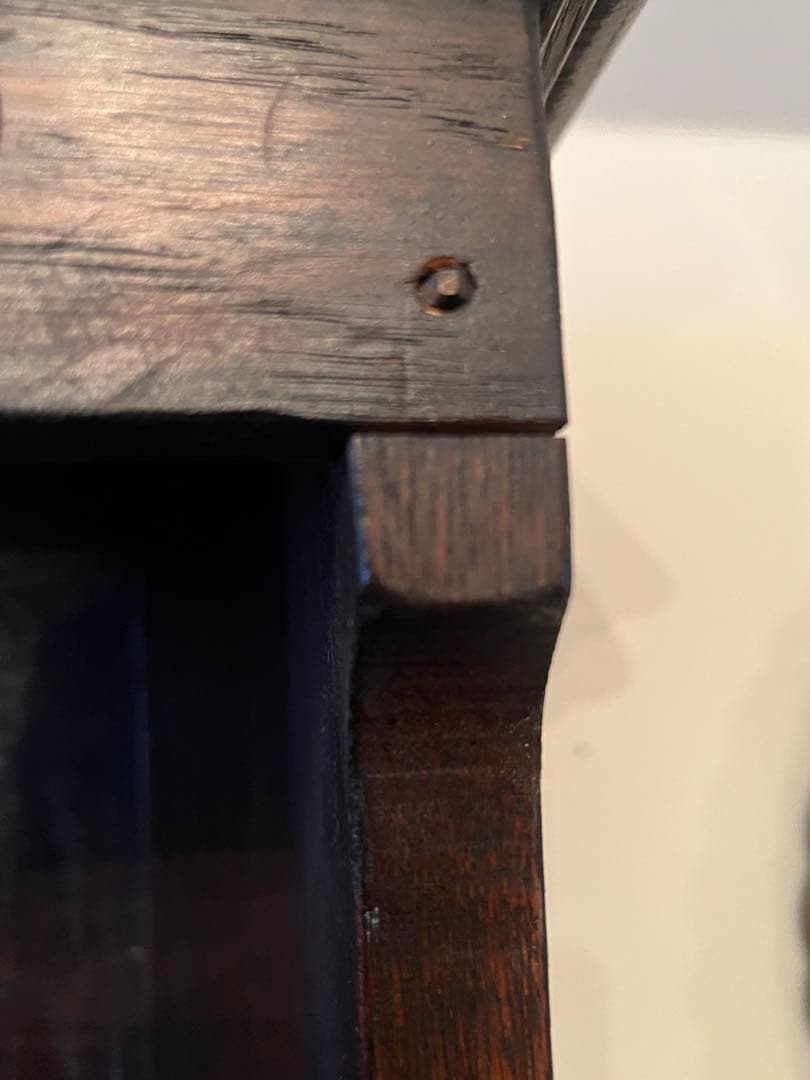 英国アンティーク木製彫刻装飾付きキャビネット