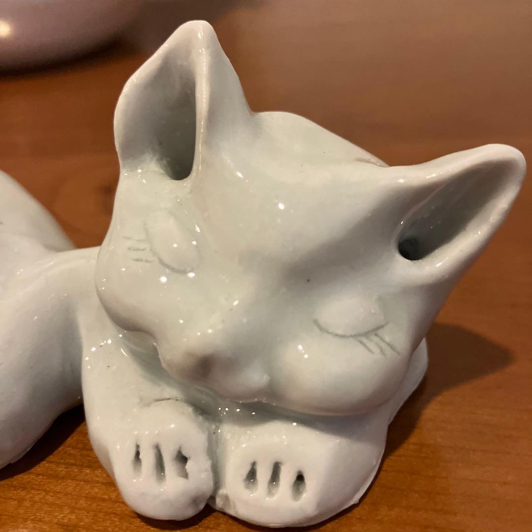 作家さんが手掛けた美しいお色でどの角度からも可愛い過ぎる眠り猫の陶器オブジェ