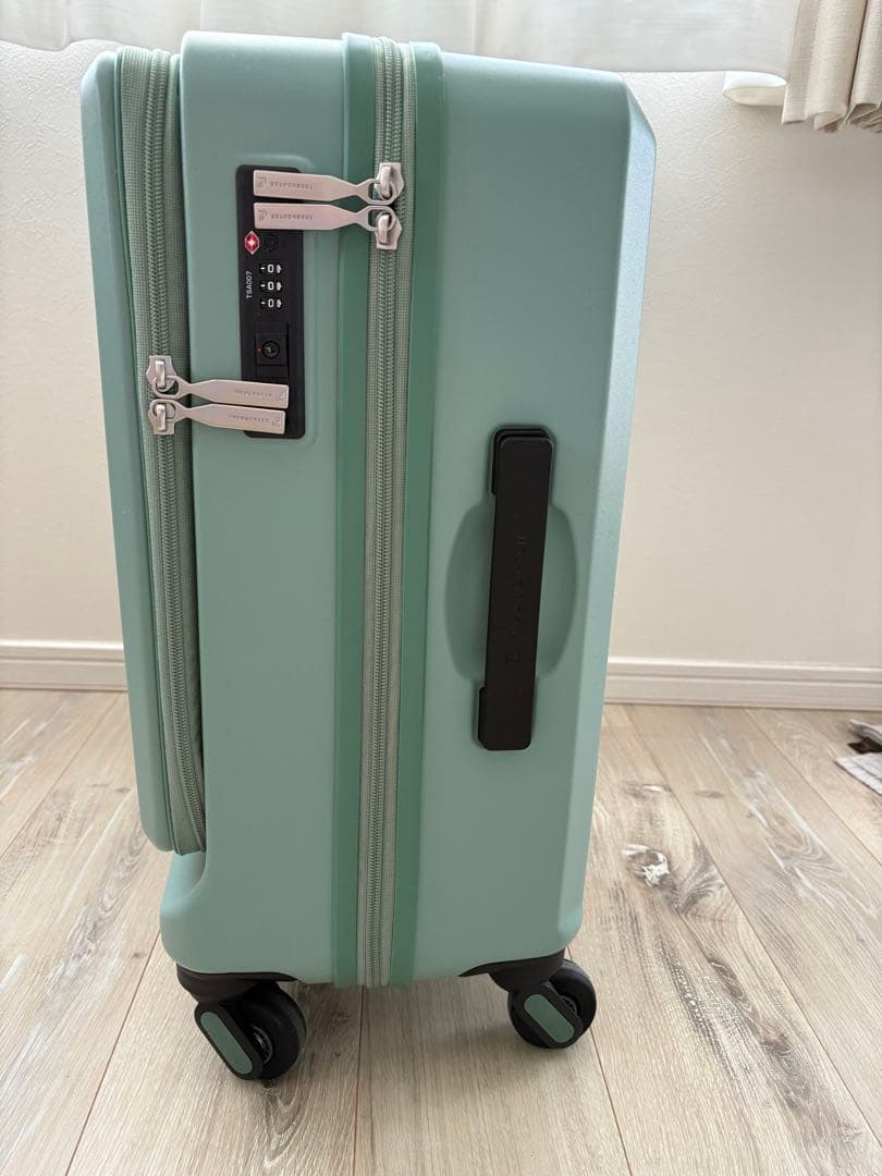 フリークエンター　キャリーケース　スーツケースLieve 32L