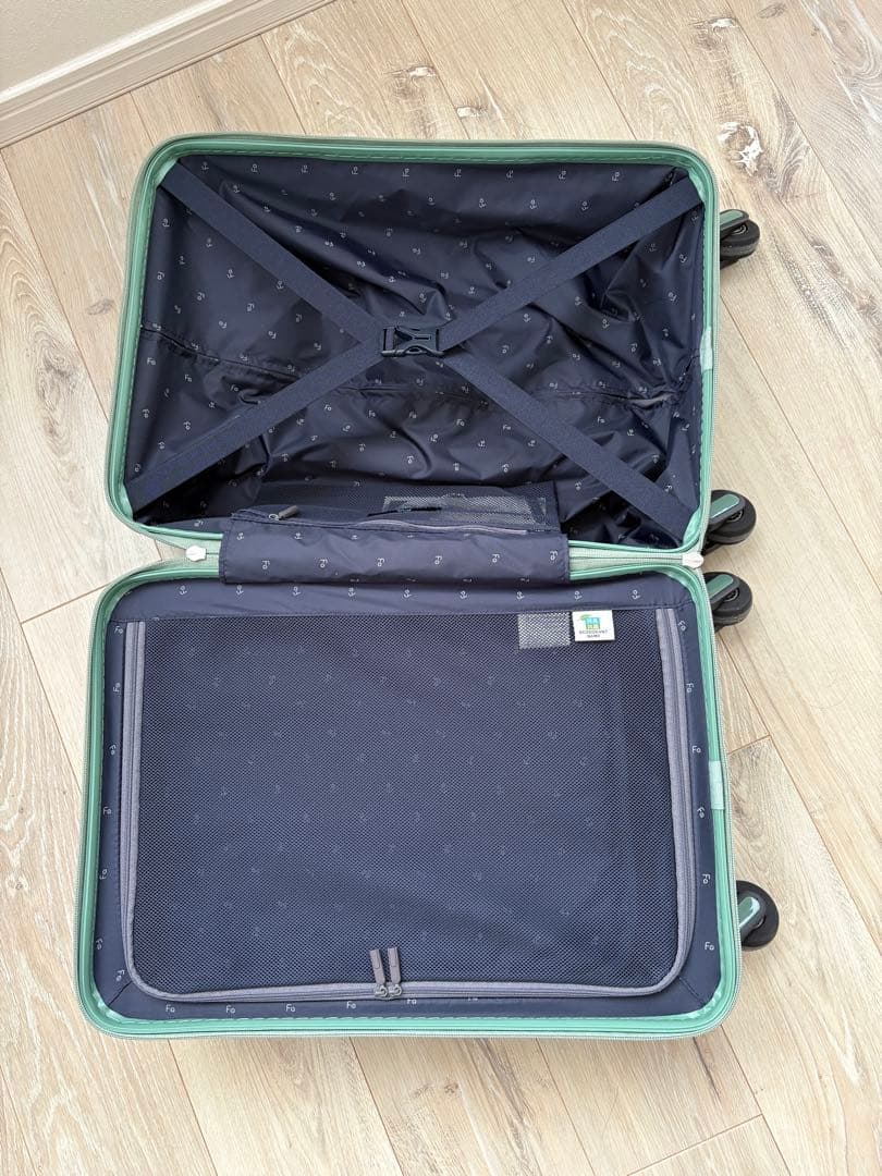 フリークエンター　キャリーケース　スーツケースLieve 32L