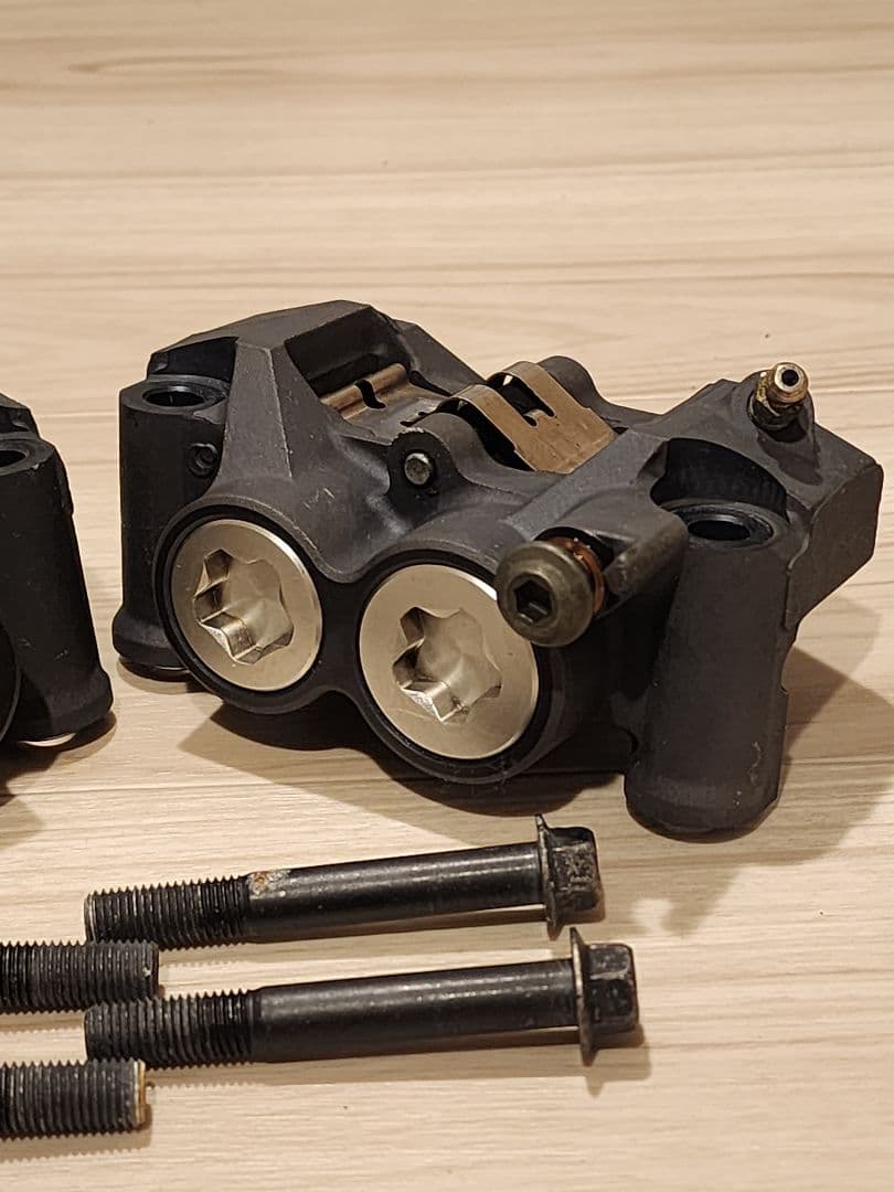ヤマハ YZF-R1 5vy 2004 フロントキャリパー 108mm 動作OK