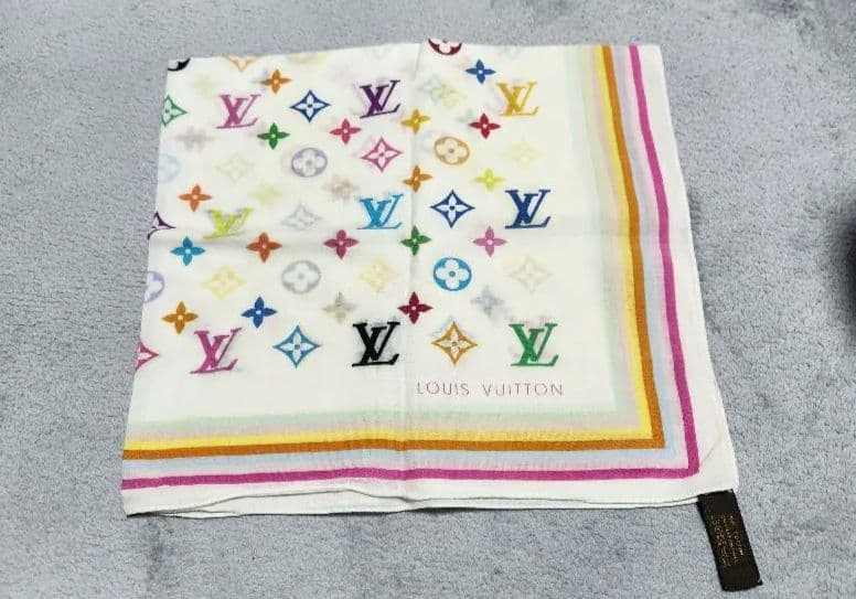 LOUIS VUITTON マルチカラー ハンカチ
