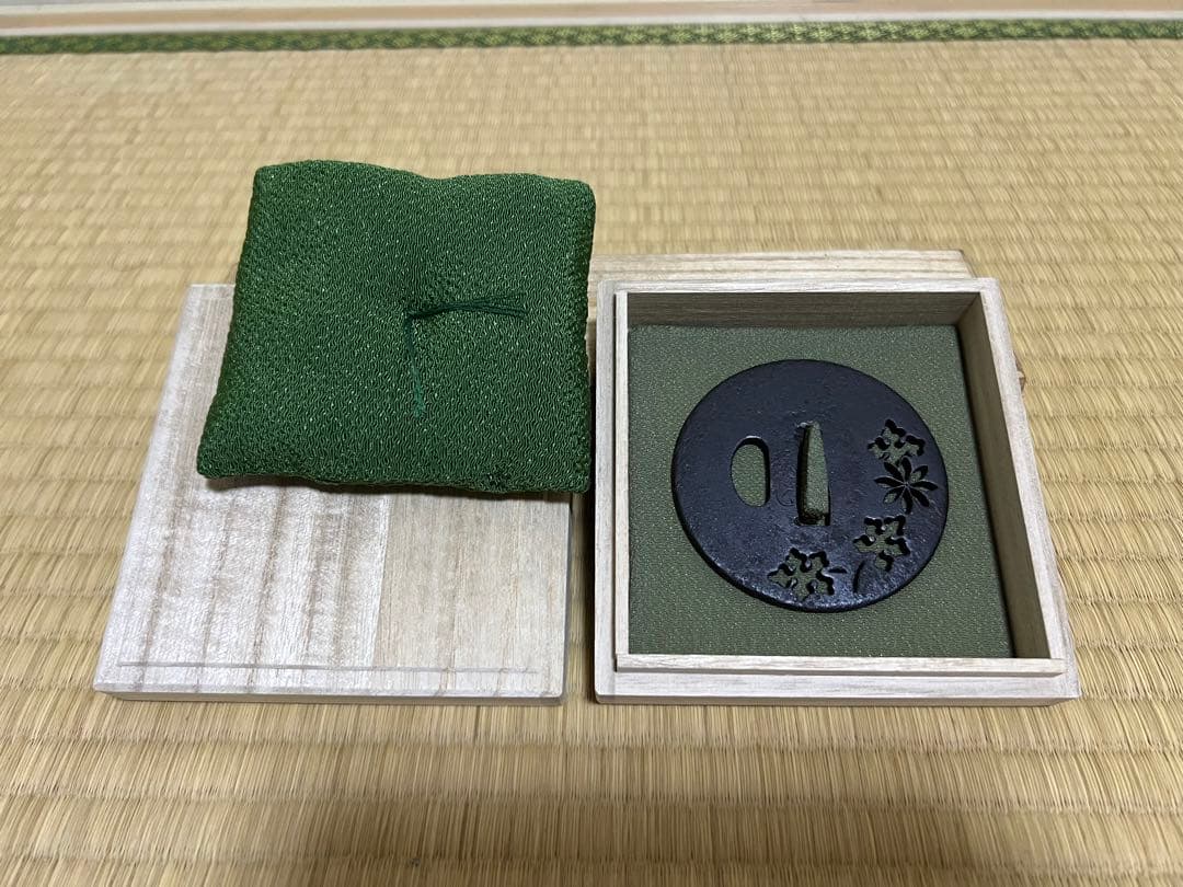 日本刀　刀装具　鉄鐔