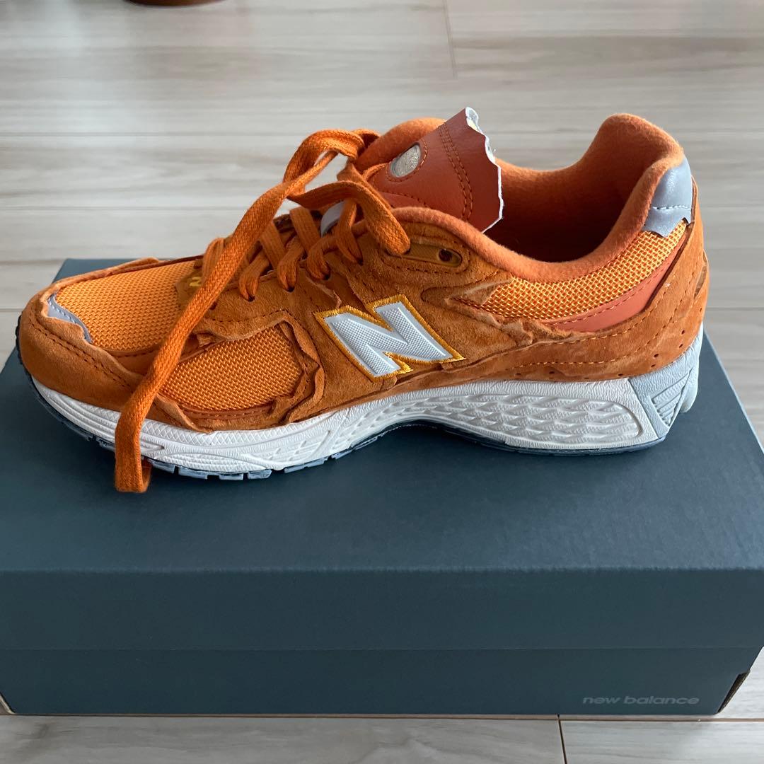 New Balance 2002R オレンジスニーカー