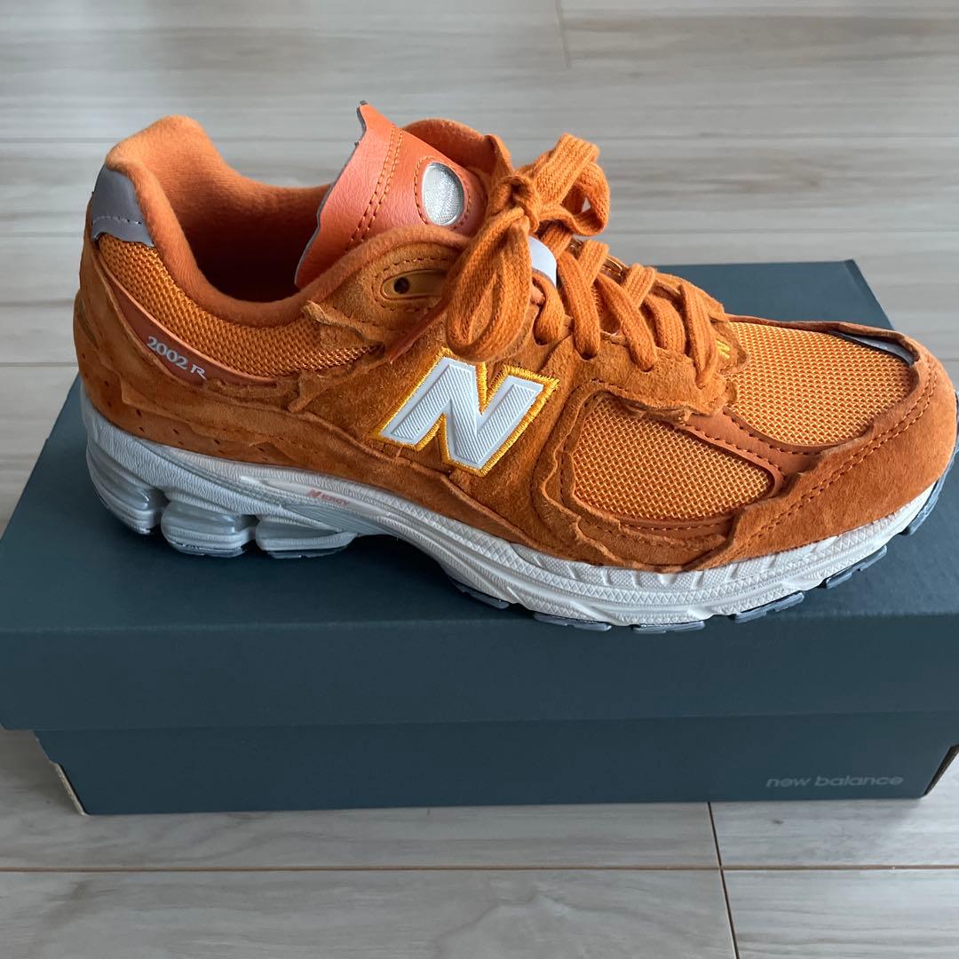 New Balance 2002R オレンジスニーカー