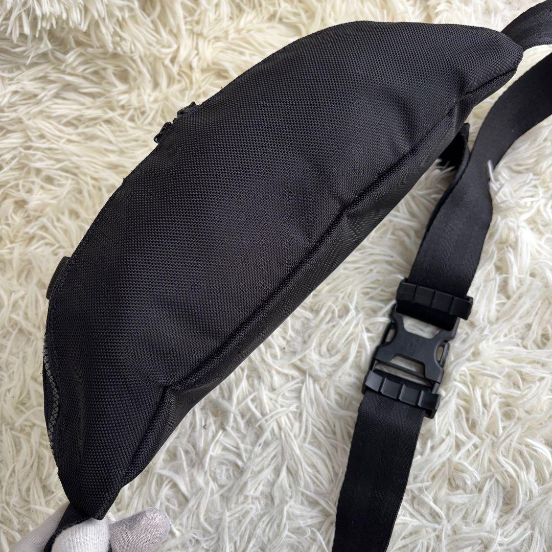 【激レア 美品】ヨウジヤマモト×ニューエラ　コラボボディバッグ　刺繍　ブラック