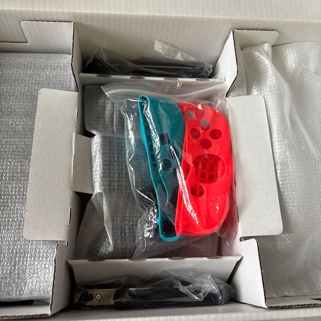 【超美品】Nintendo Switch 本体 青/赤 ジョイコン付き