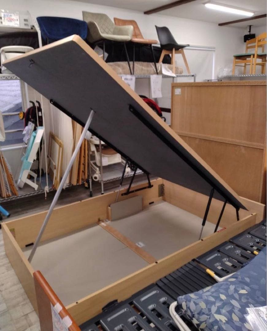 ニトリ　ダブルベッドフレーム　縦開き収納付き　北九州市福岡市限定