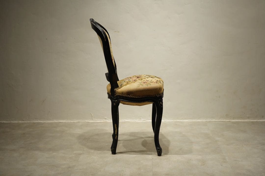 ルイ15世様式　フランス　アンティーク　ロココ　バロック　プチポワン　刺繍