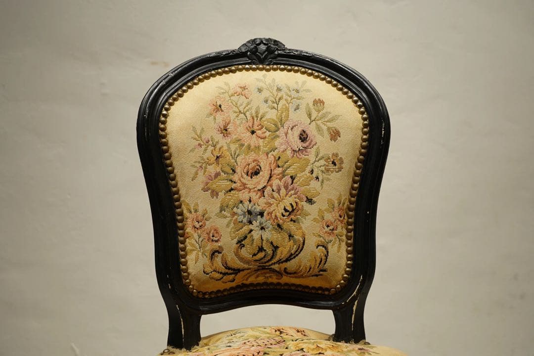 ルイ15世様式　フランス　アンティーク　ロココ　バロック　プチポワン　刺繍