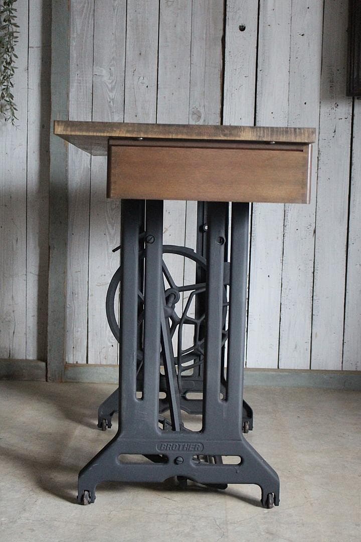 古い鉄脚と古材のテーブル　ワークデスク　机　作業台　古家具　古道具