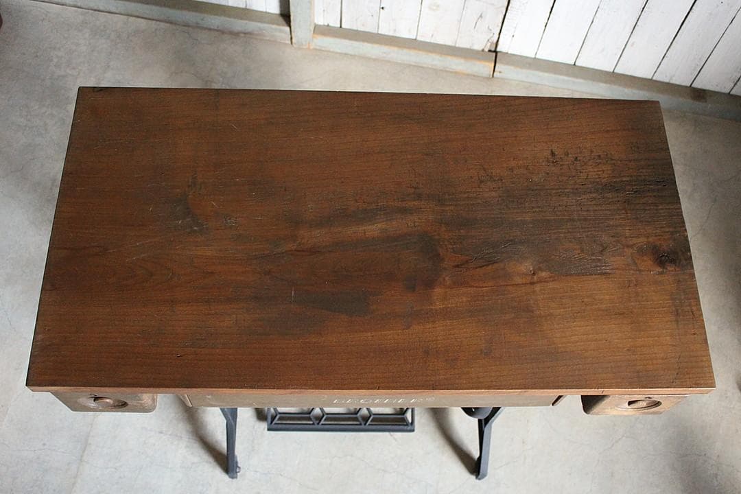 古い鉄脚と古材のテーブル　ワークデスク　机　作業台　古家具　古道具
