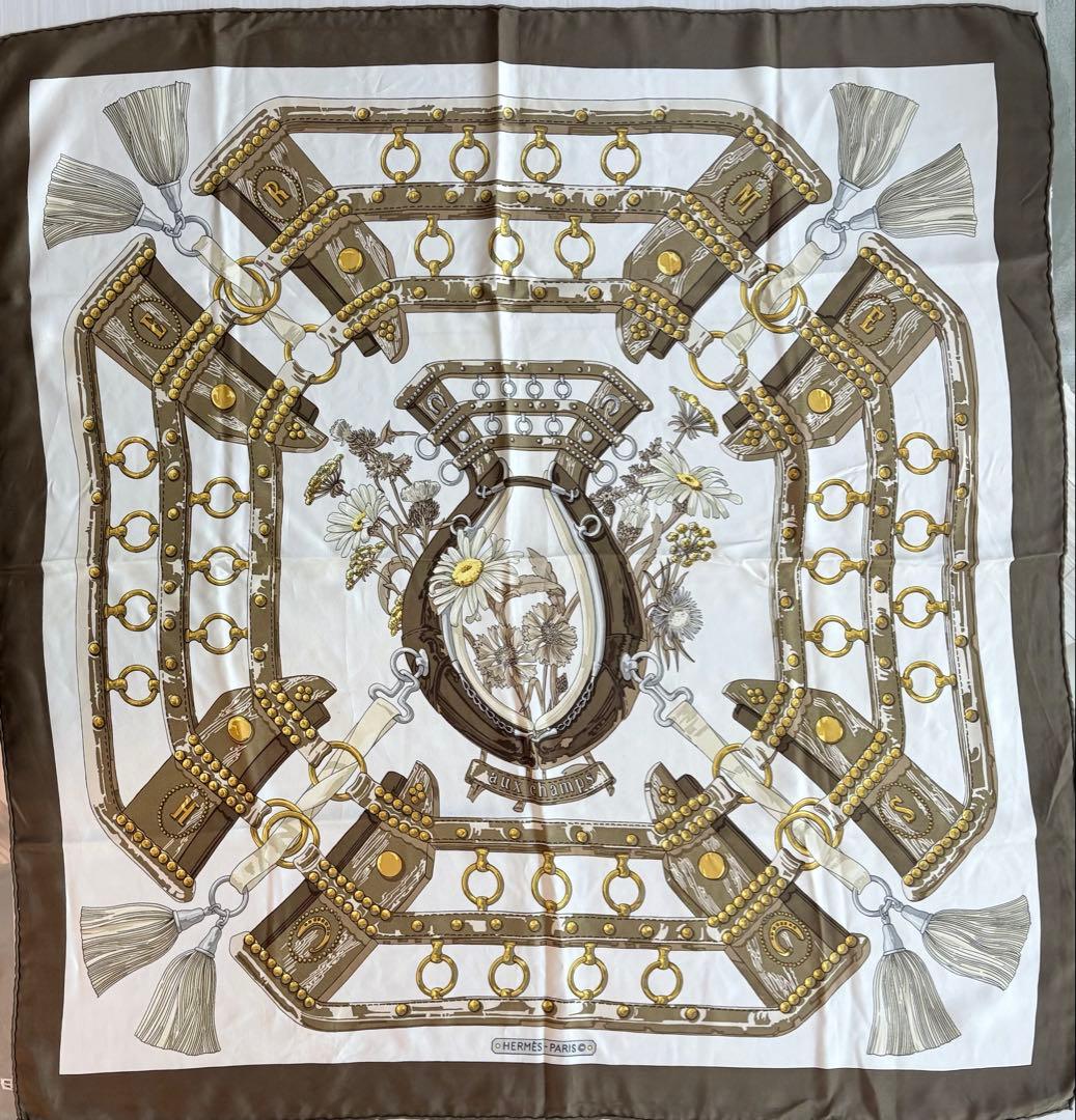 HERMES カレ90 馬具×フローラル 大判スカーフ ベージュ系　上品カラー