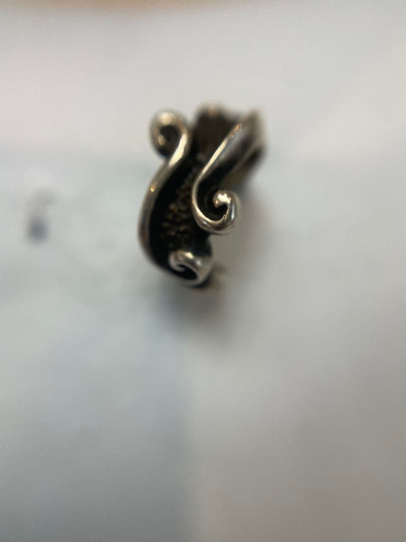 ビルウォールレザー　ウェーブピアス