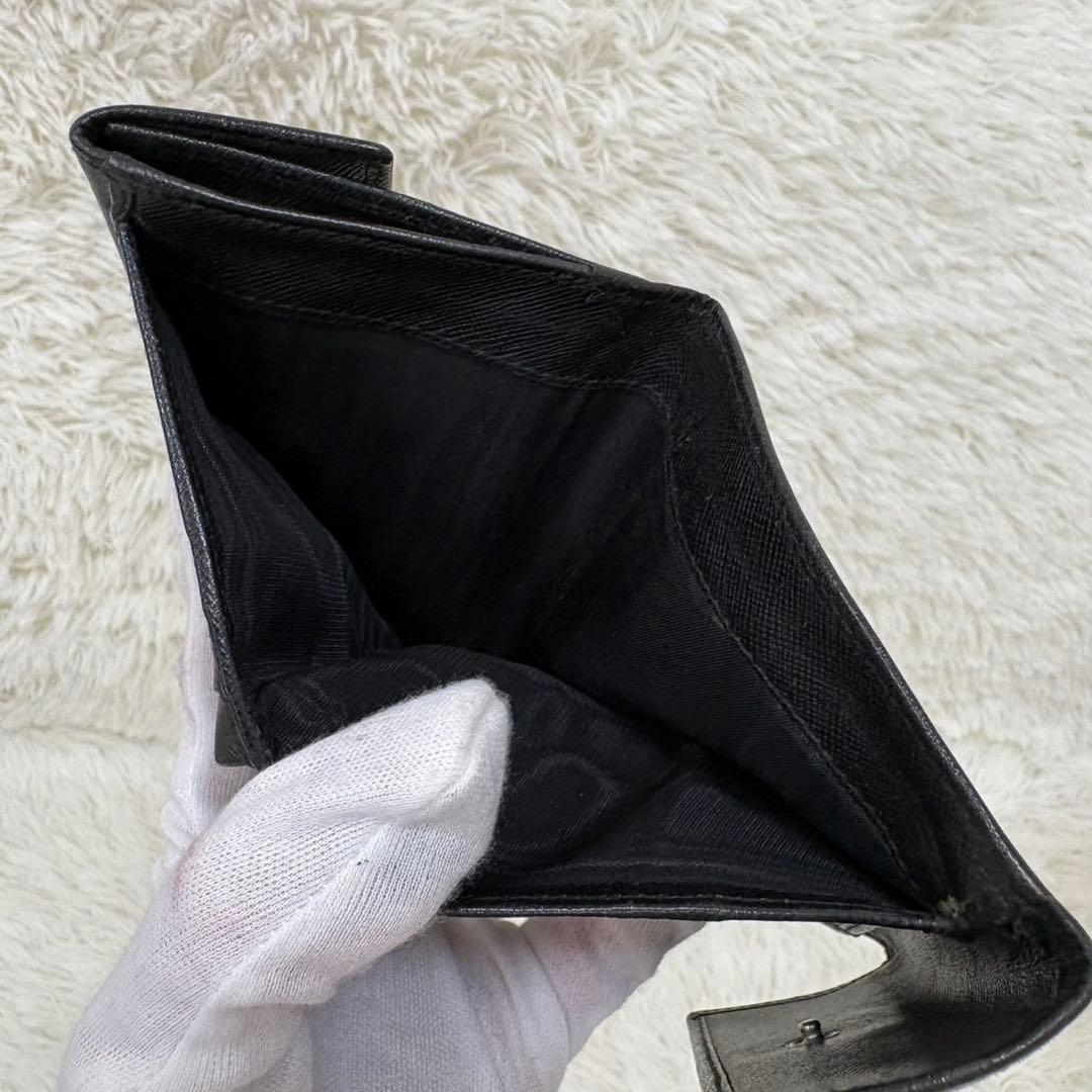 PRADA プラダ 二つ折り財布 サフィアーノレザー ブラック トライアングル