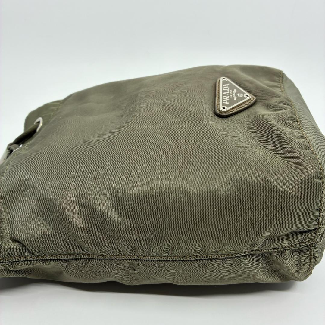 PRADA プラダ 巾着ポーチ カーキ A1362A2