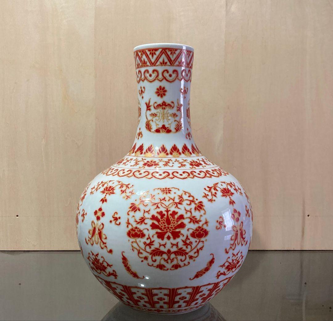 赤絵金彩文 花瓶 「乾隆年製」●華やかな赤絵金彩絵付け 高さ35cm ●